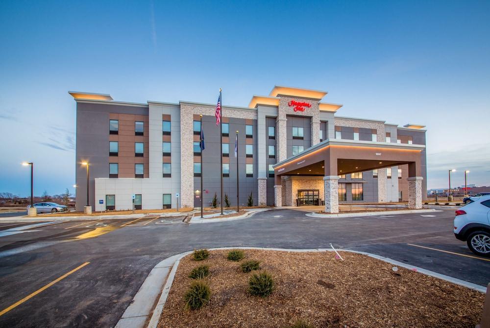 Hampton Inn By Hilton Wichita Northwest Exterior photo
